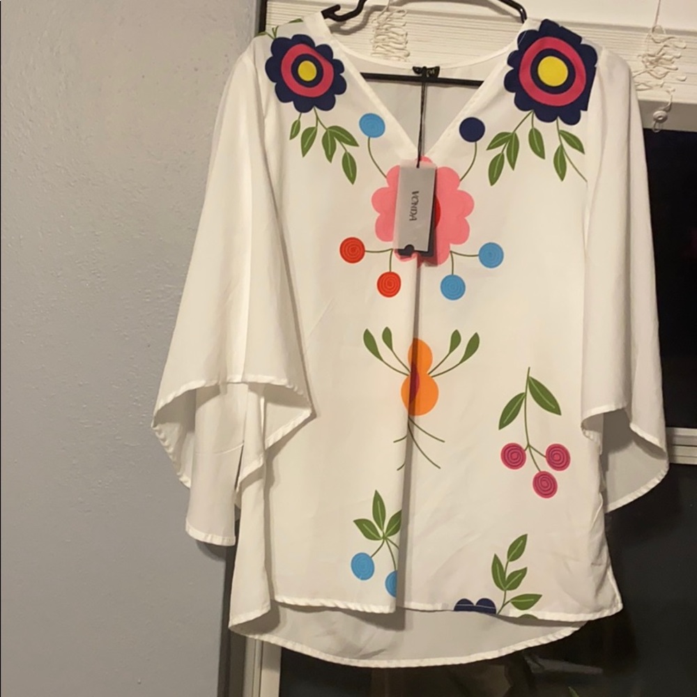 Gorgeous Vonda sheer floral bell sleeve blouse NWT